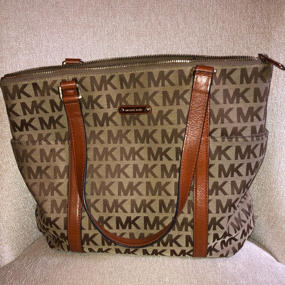 Michael Korea shoulder bag